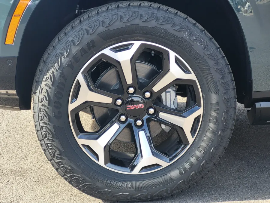 2026 GMC Yukon AT4 | Photo 9 of 26
