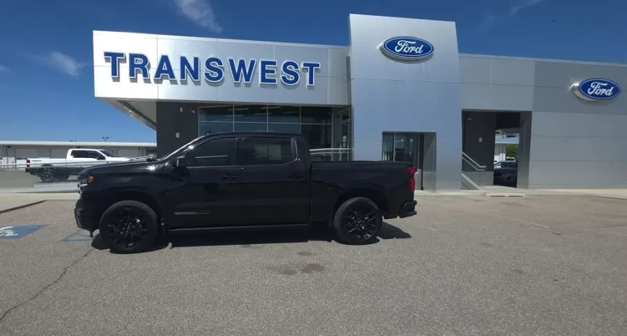 2025 Chevrolet Silverado 1500 | Photo 3 of 35