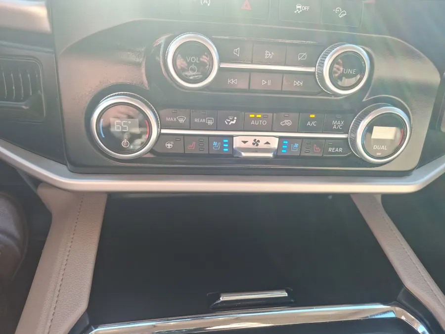 2024 Ford Expedition Max XLT | Photo 19 of 23
