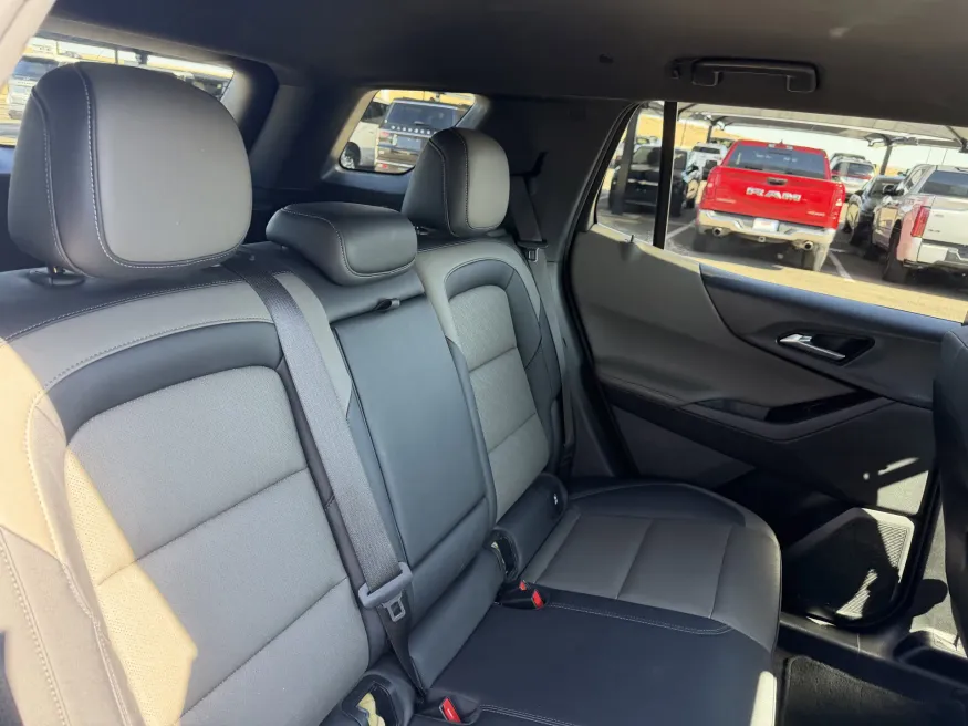 2025 Chevrolet Equinox AWD LT | Photo 9 of 22