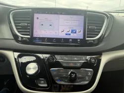 2023 Chrysler Pacifica Touring L | Thumbnail Photo 19 of 24