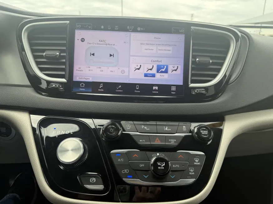 2023 Chrysler Pacifica Touring L | Photo 19 of 24