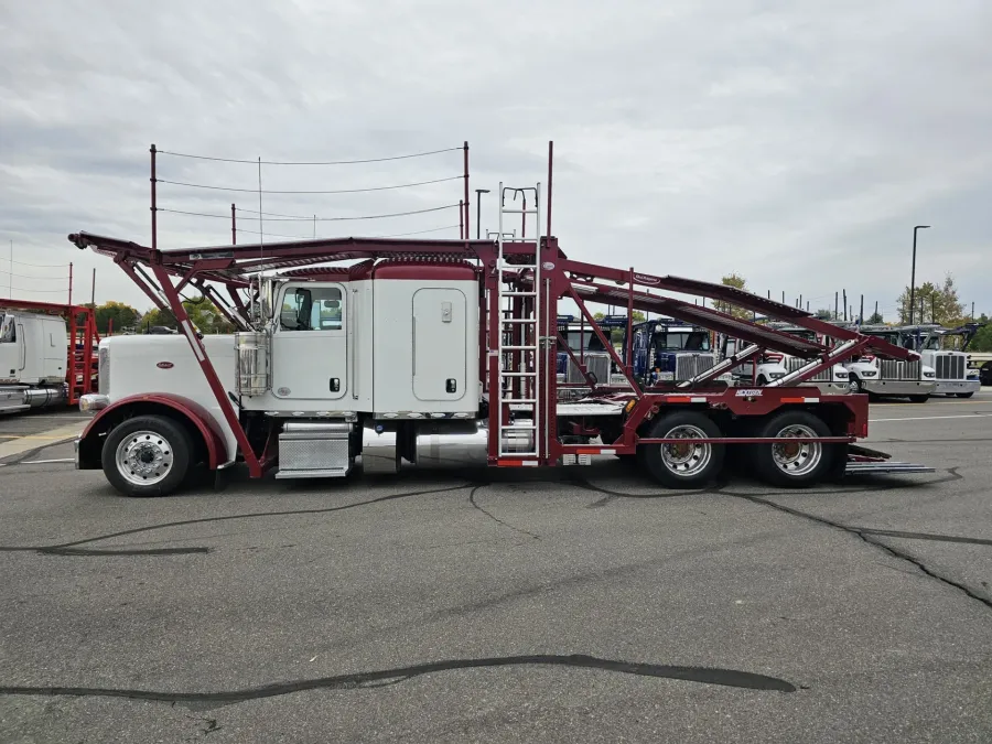 2023 Peterbilt 389 | Photo 8 of 21