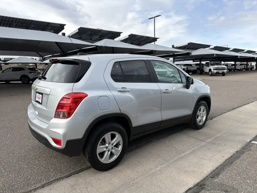 2020 Chevrolet Trax LS | Photo 4 of 19