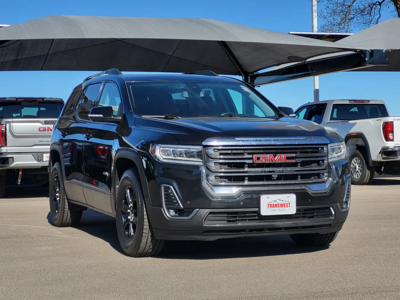 2023 GMC Acadia AT4 | Photo 2 of 27