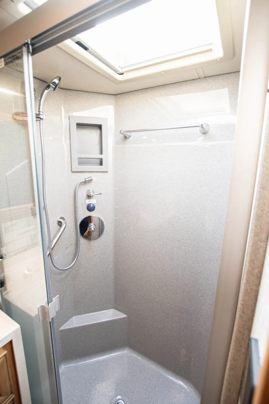 2023 Tiffin Phaeton 37BH | Photo 26 of 28