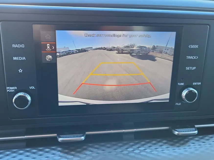 2024 Kia Carnival LX | Photo 14 of 22