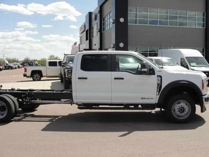 2026 Ford Super Duty F-550 | Photo 7 of 22