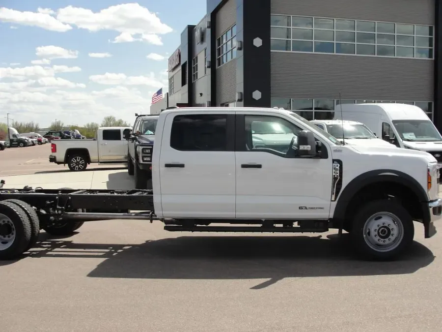 2026 Ford Super Duty F-550 | Photo 7 of 22