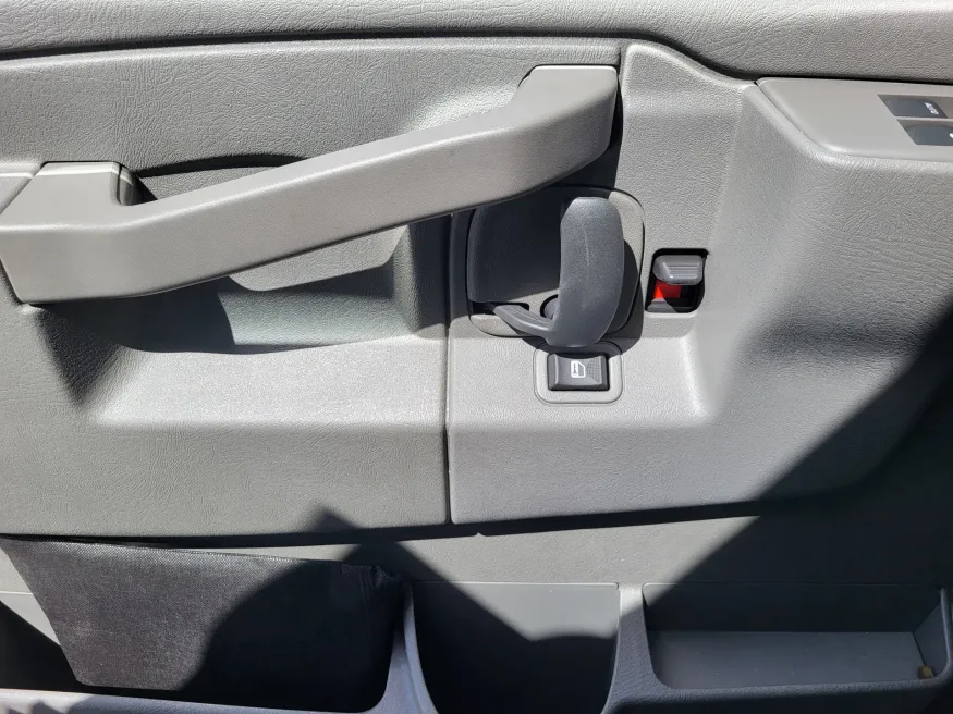 2025 GMC Savana Commercial Cutaway | Photo 16 of 20