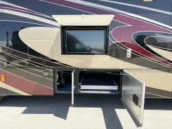 2016 Tiffin Phaeton 40AH | Thumbnail Photo 9 of 14