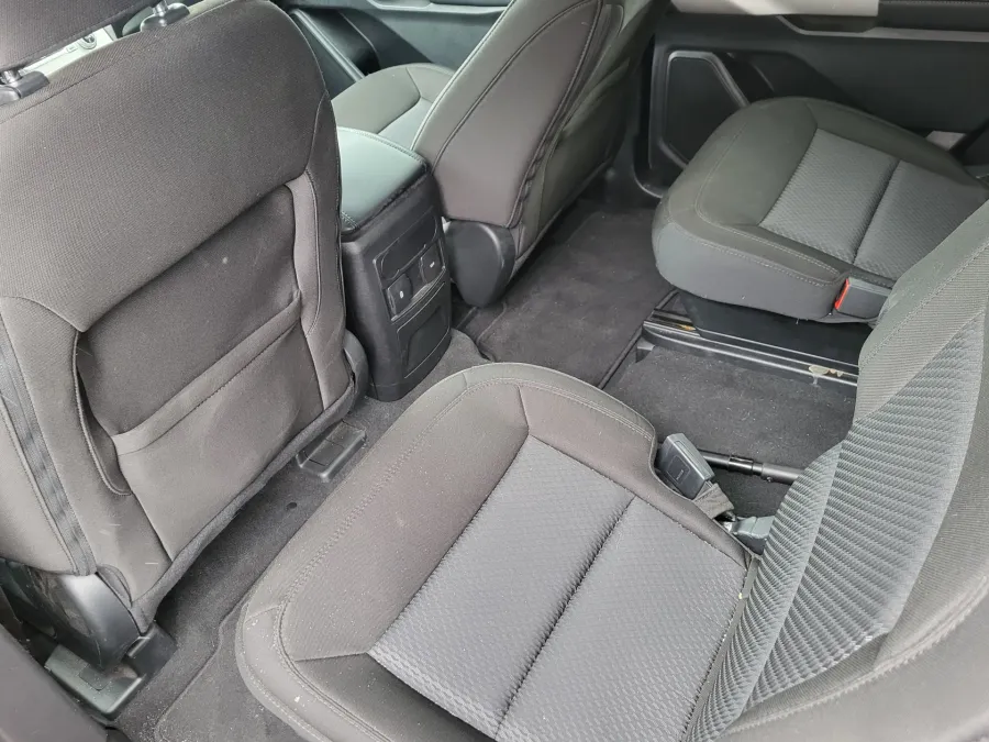 2023 Ford Explorer XLT | Photo 27 of 32