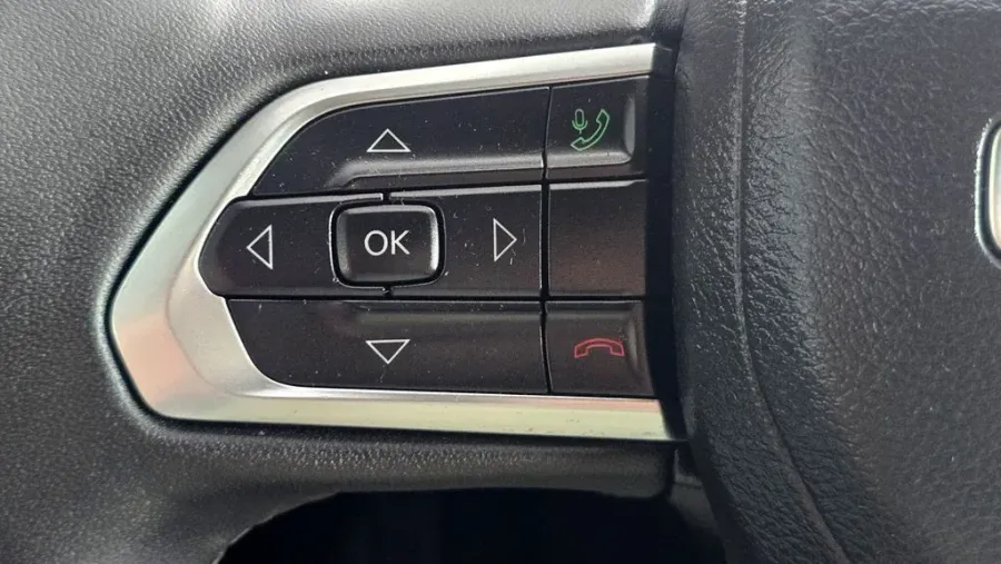 2024 Jeep Compass | Photo 15 of 29