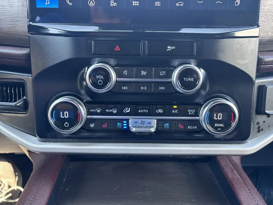 2023 Ford Expedition Max Limited | Photo 19 of 24