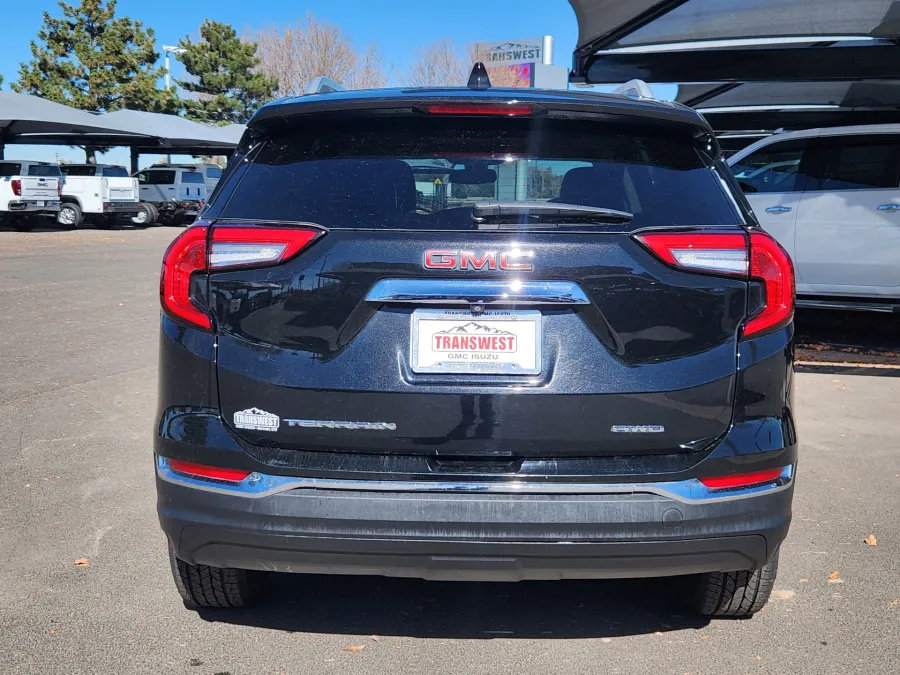 2024 GMC Terrain SLT | Photo 12 of 28