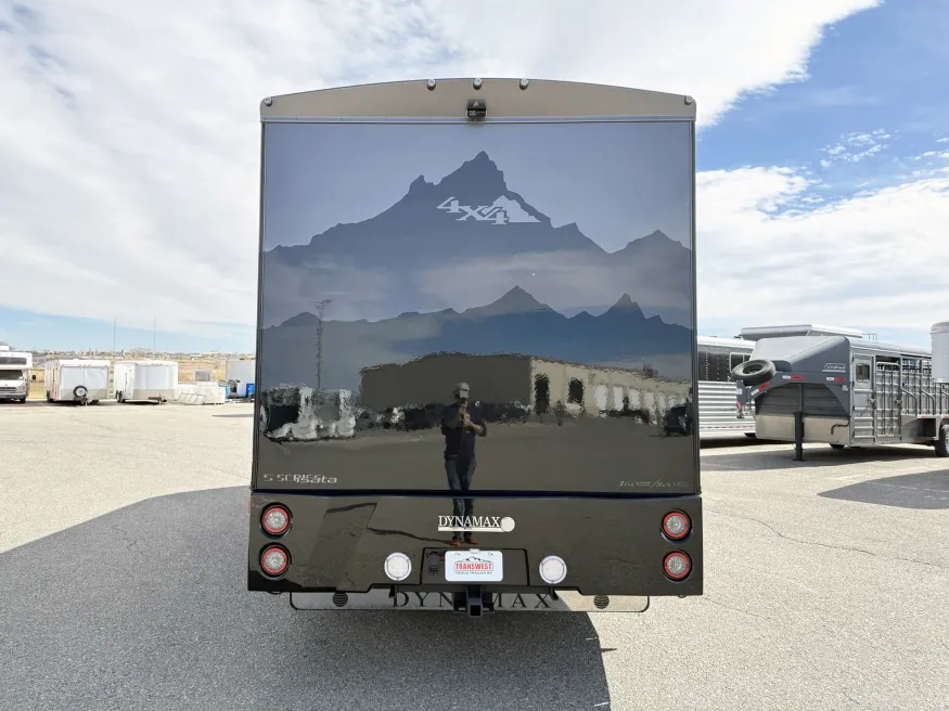 2025 Dynamax Isata 30FW | Photo 17 of 25