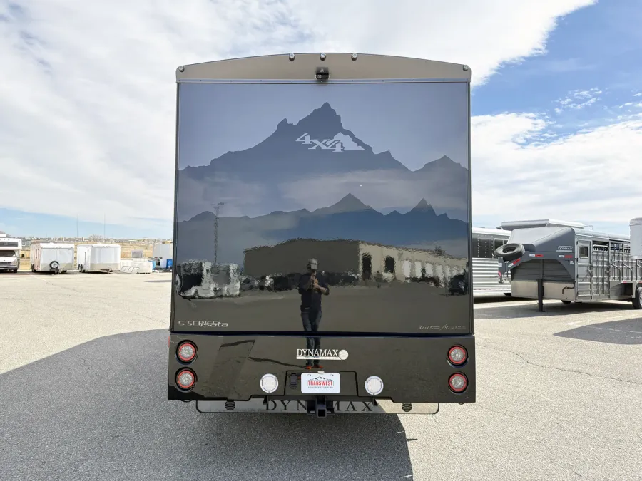 2025 Dynamax Isata 30FW | Photo 17 of 25