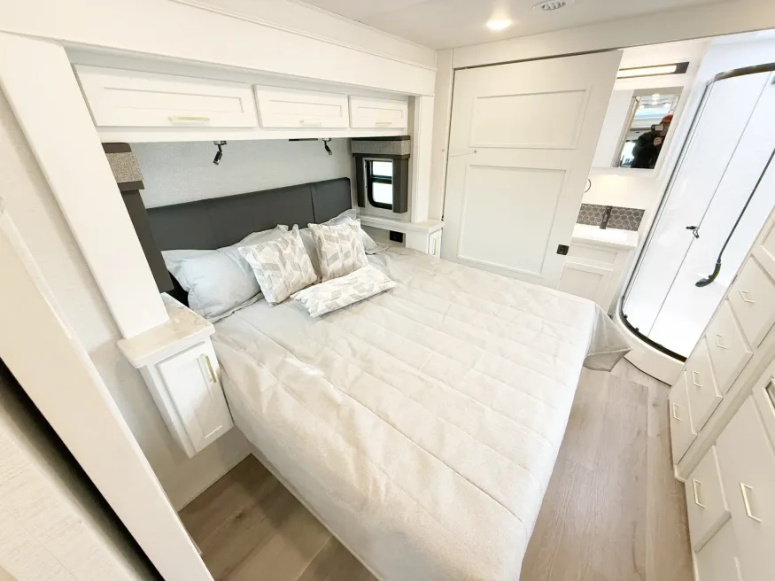 2026 Renegade Valencia 39RB | Photo 7 of 23