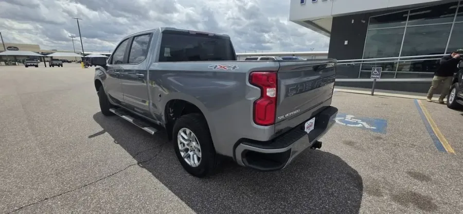 2025 Chevrolet Silverado 1500 | Photo 6 of 28