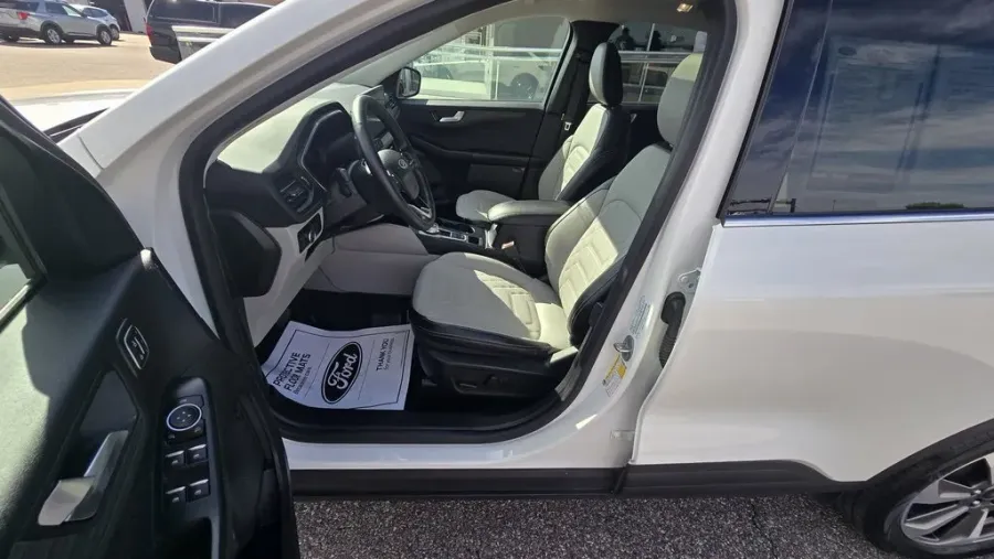 2023 Ford Escape | Photo 15 of 35