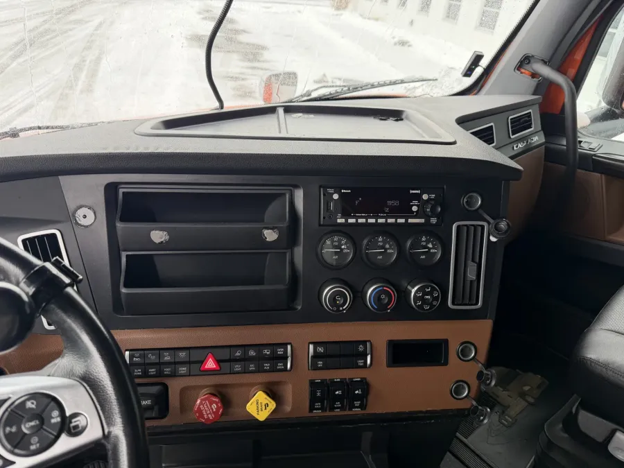 2022 Freightliner Cascadia | Photo 7 of 10