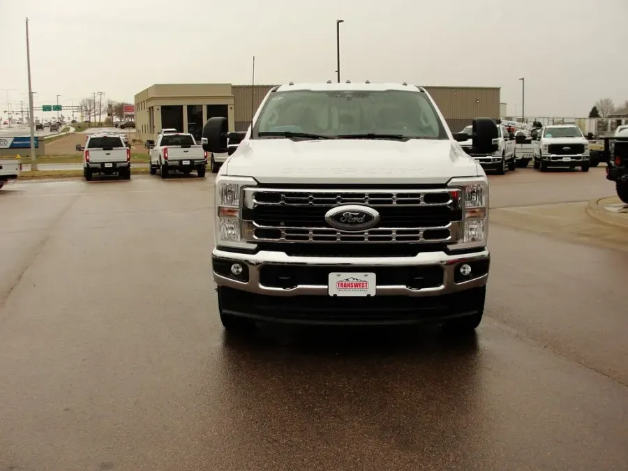 2026 Ford Super Duty F-350 | Photo 7 of 14