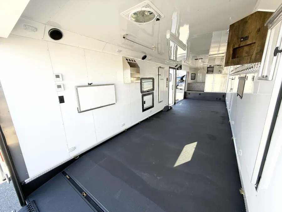 2026 Logan Coach Horse Power | Photo 7 of 24