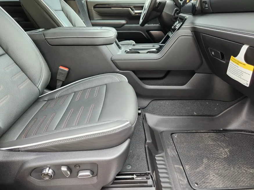 2025 GMC Sierra 2500HD AT4X | Photo 17 of 31