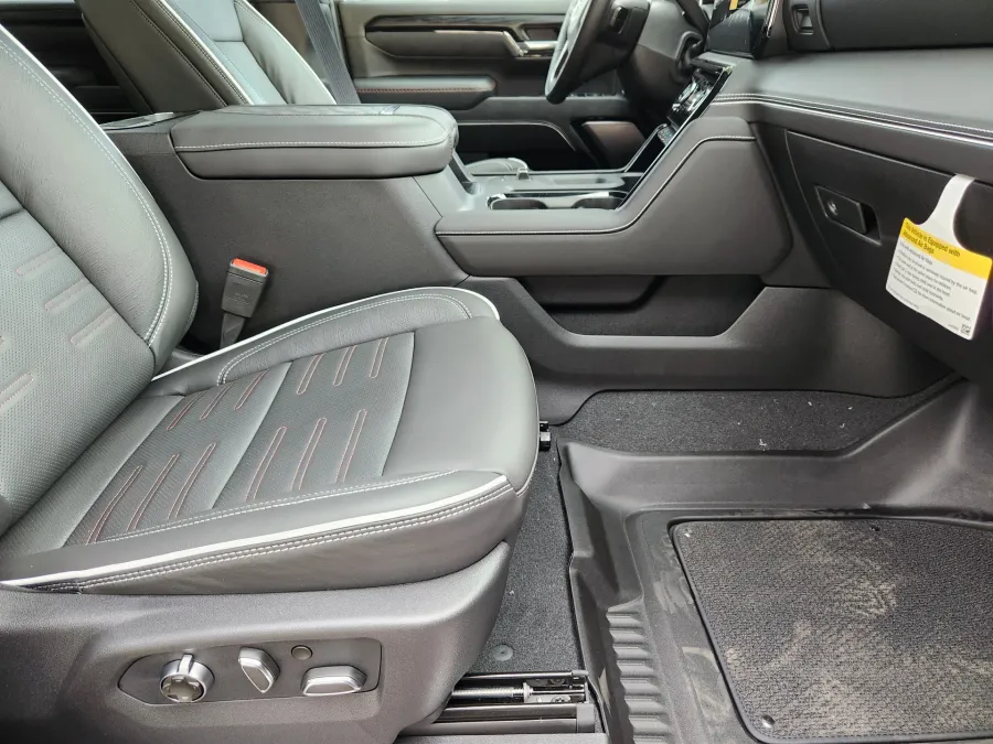 2025 GMC Sierra 2500HD AT4X | Photo 17 of 31