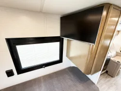 2027 Newmar Freedom Aire 2512 | Thumbnail Photo 17 of 25