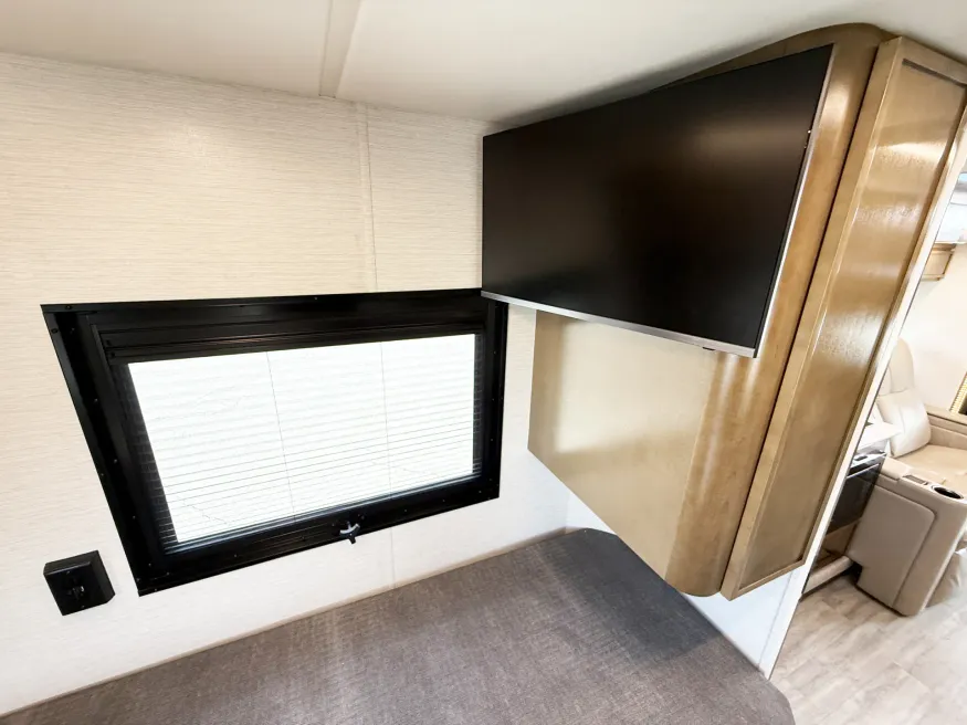 2027 Newmar Freedom Aire 2512 | Photo 17 of 25