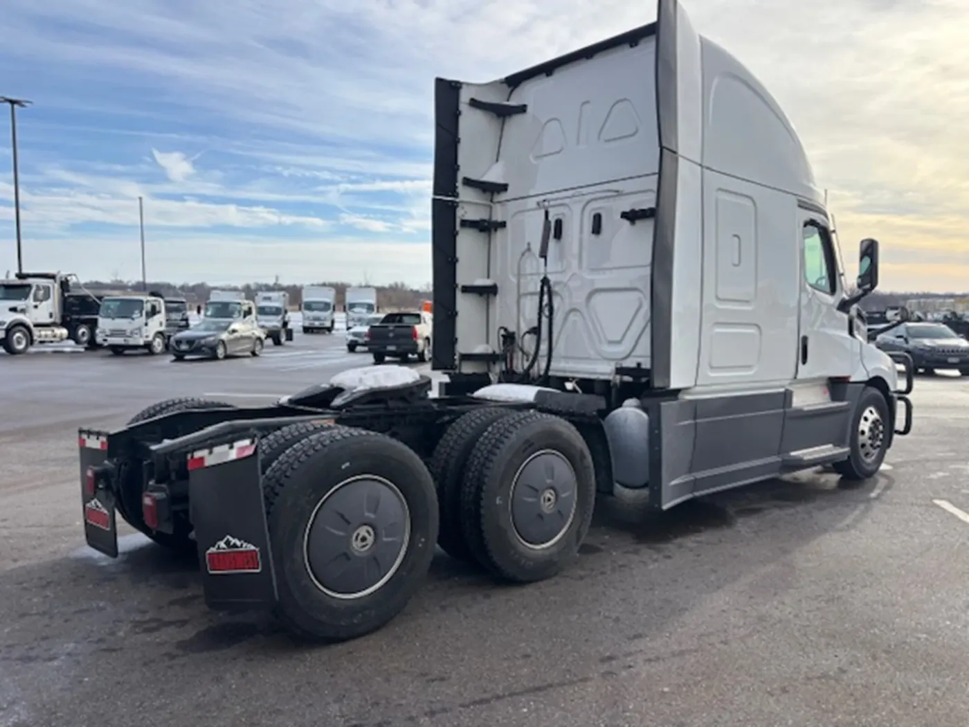 2024 Freightliner Cascadia | Photo 5 of 16