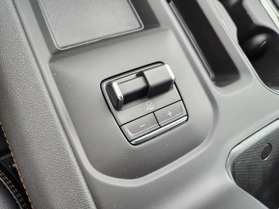 2025 GMC Sierra 2500HD AT4 | Photo 27 of 31