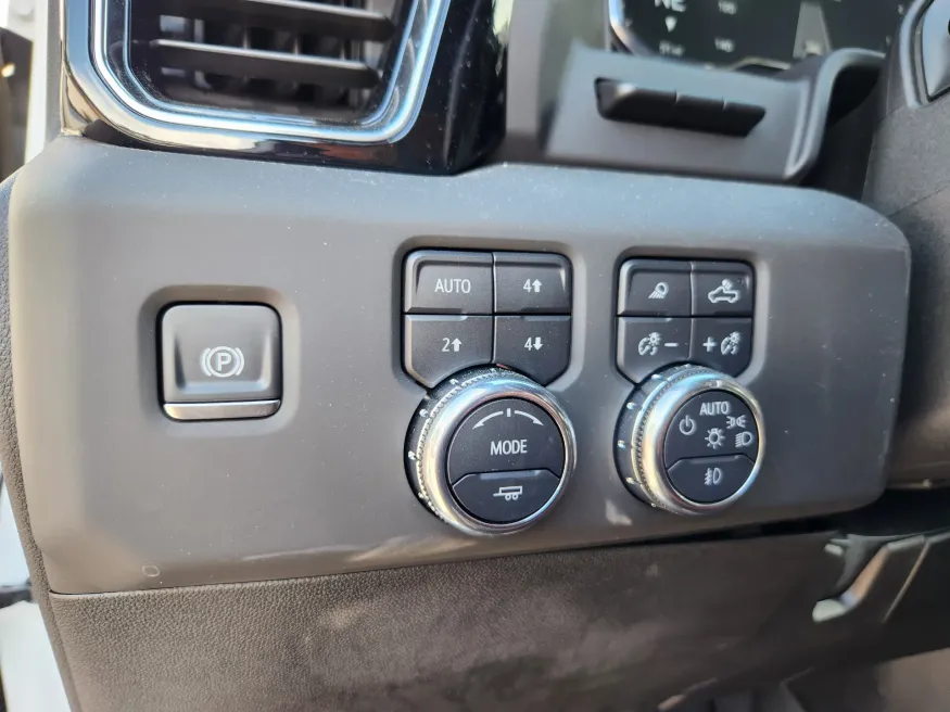 2025 GMC Sierra 3500HD Denali Ultimate | Photo 6 of 29