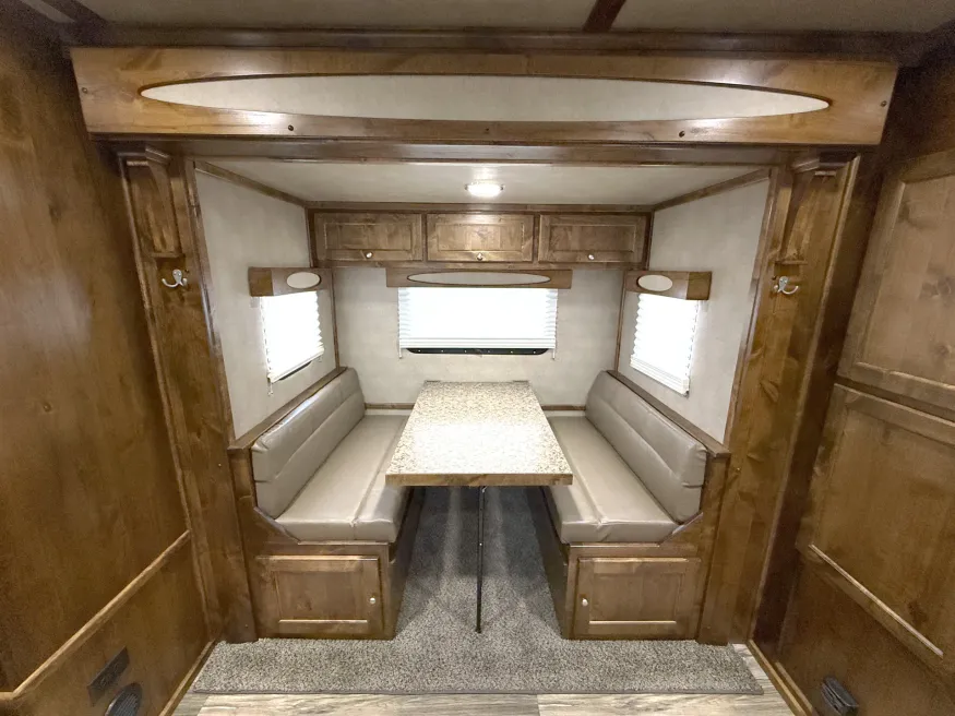 2025 Logan Coach Select 812 3HLQ | Photo 9 of 27