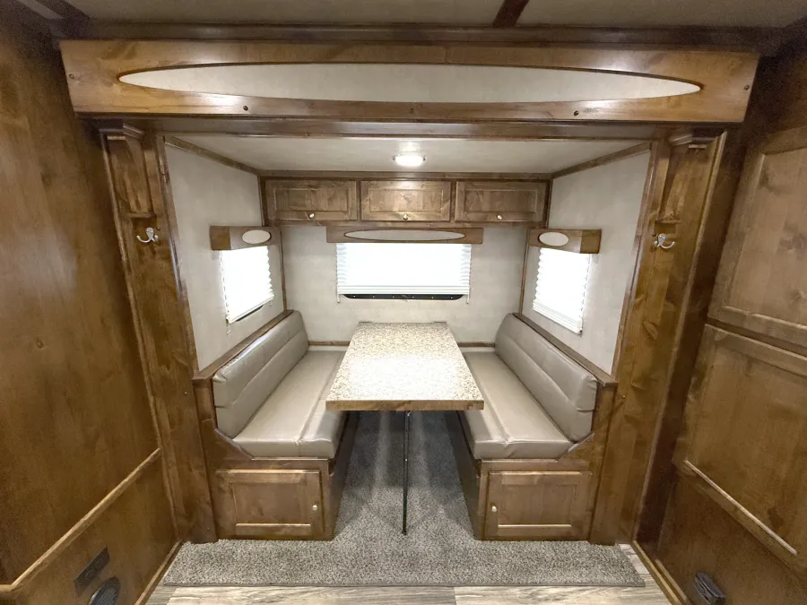 2025 Logan Coach Select 812 3HLQ | Photo 9 of 27