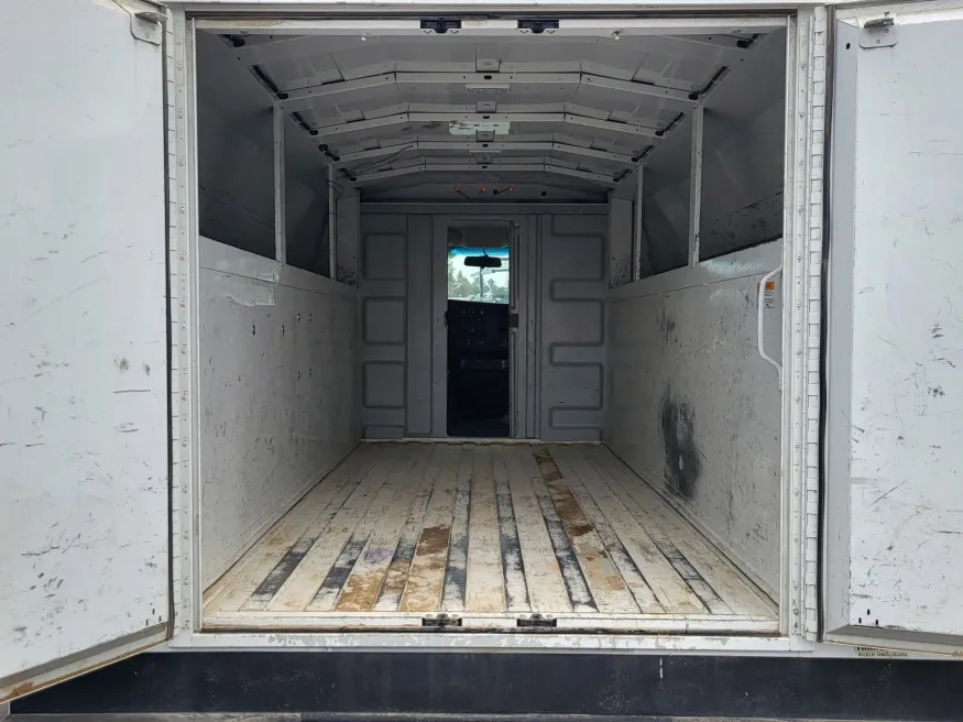 2020 GMC Savana Commercial Cutaway CUTWAY | Photo 19 of 20