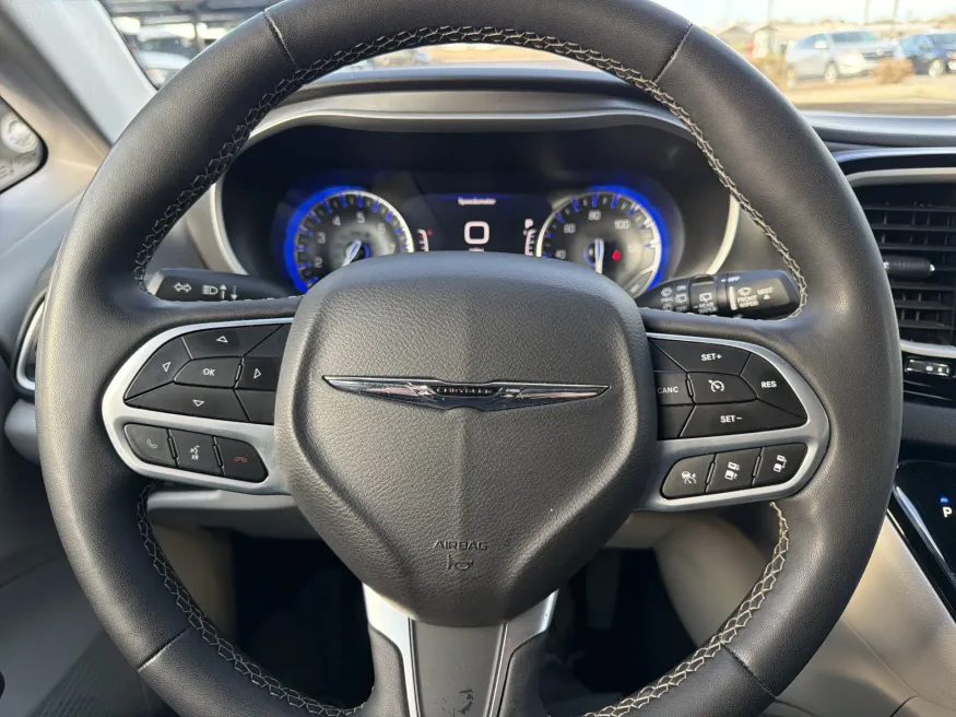 2023 Chrysler Pacifica Touring L | Photo 20 of 23