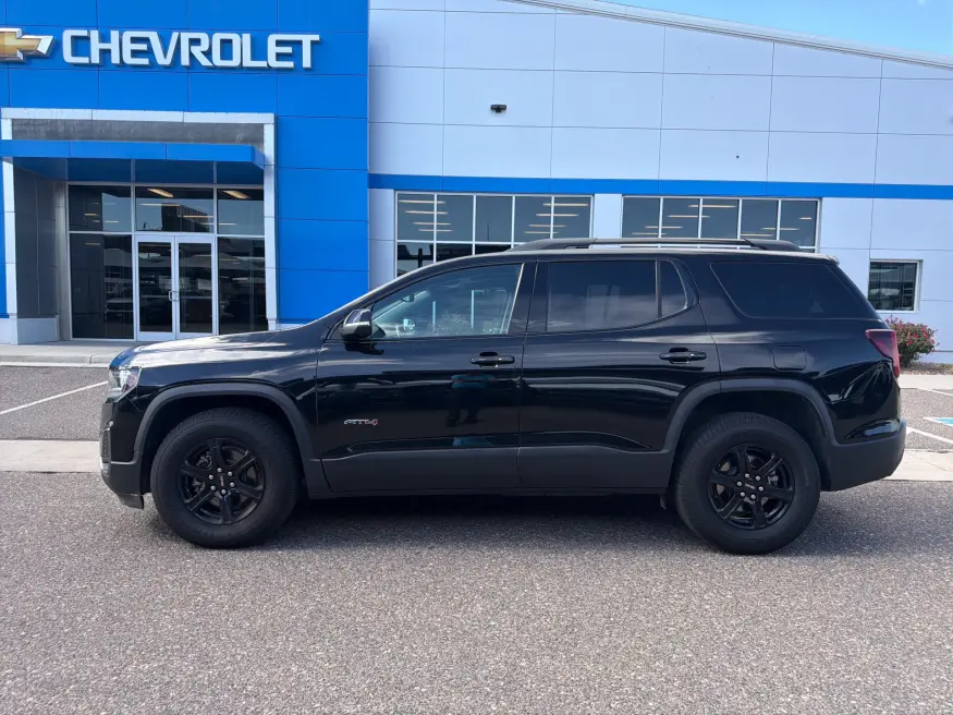 2023 GMC Acadia AT4 | Photo 2 of 25