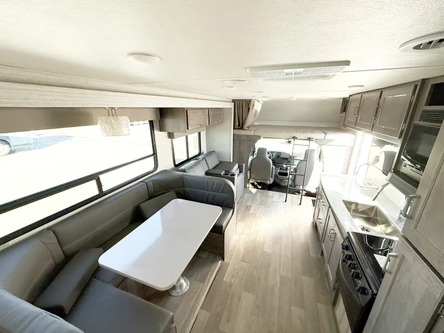 2025 Winnebago Minnie Winnie 31K | Photo 7 of 17