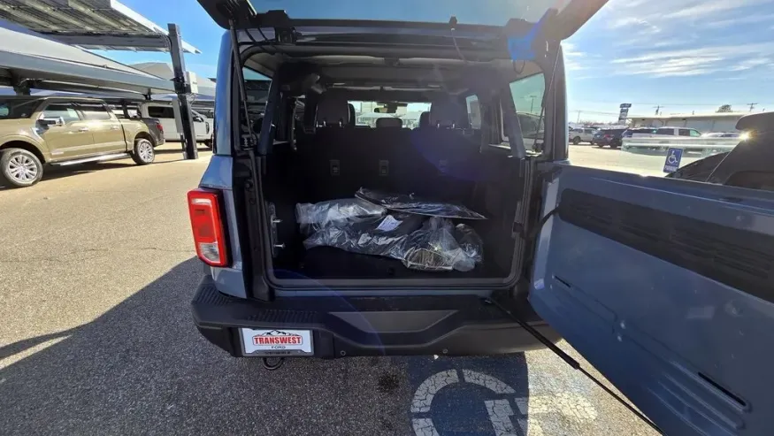 2025 Ford Bronco | Photo 8 of 29