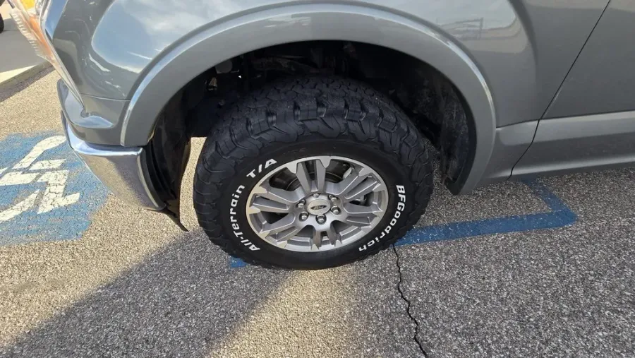 2019 Ford F-150 | Photo 9 of 29