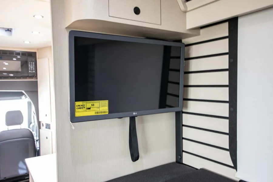 2026 Pleasure-way Plateau XLTW | Photo 25 of 24