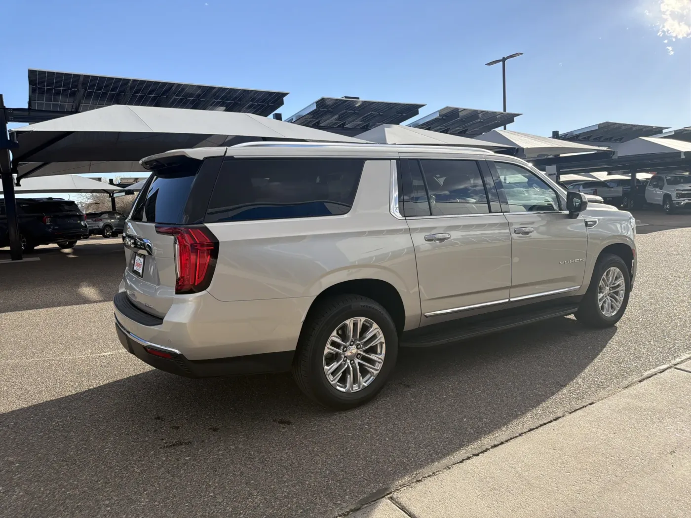 2024 GMC Yukon XL SLT | Photo 4 of 22