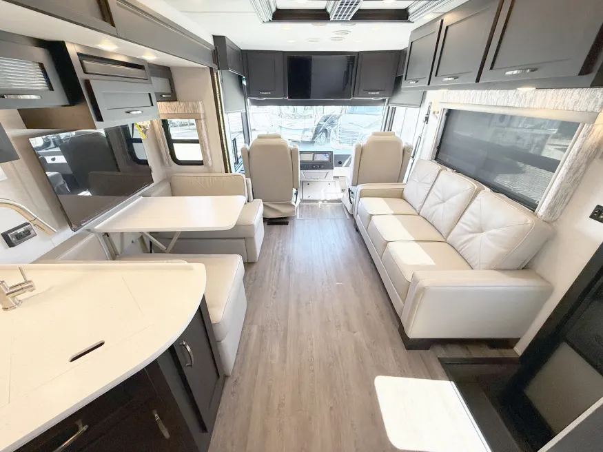 2027 Newmar Canyon Star 3947 | Photo 6 of 32