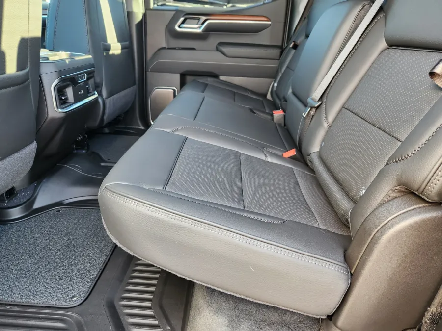 2026 GMC Sierra 1500 Denali | Photo 10 of 31