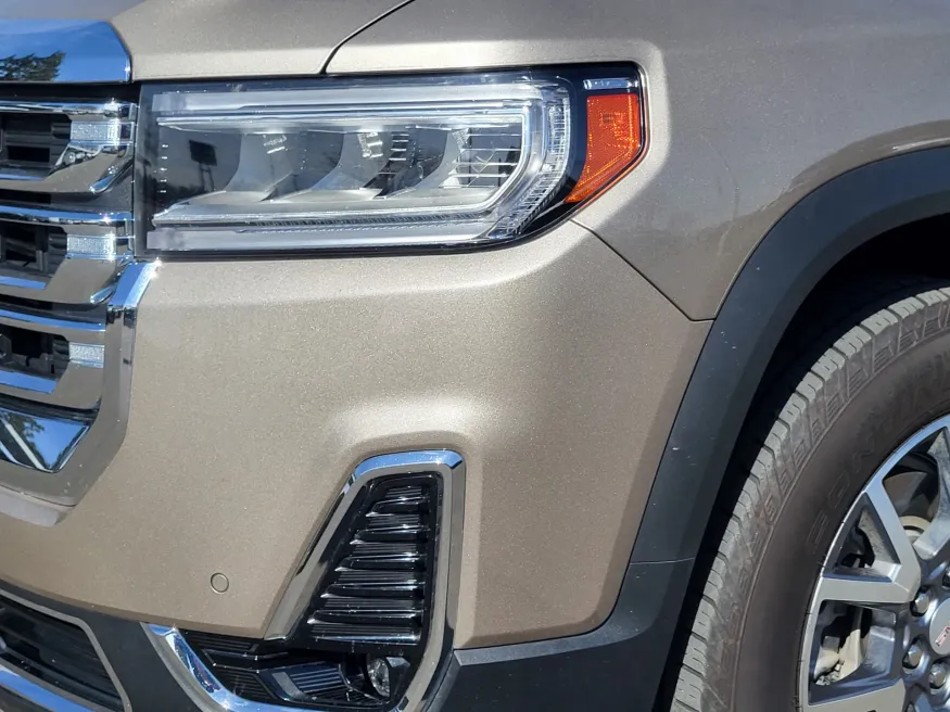 2023 GMC Acadia SLT | Photo 4 of 25