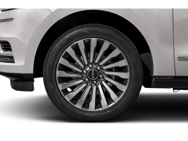 2019 Lincoln Navigator | Photo 7 of 14