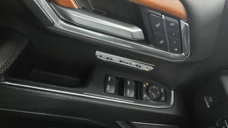 2023 GMC Sierra 1500 | Photo 11 of 31