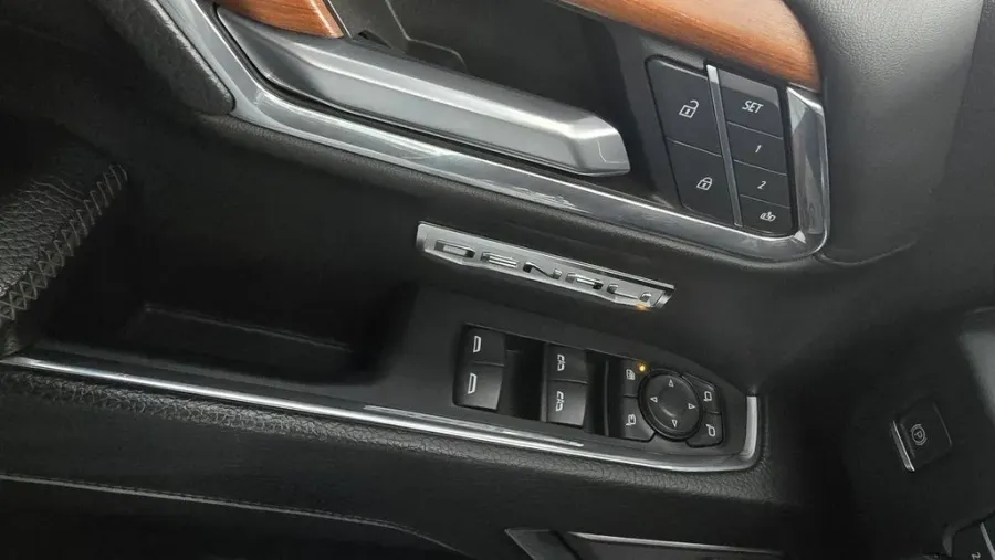 2023 GMC Sierra 1500 | Photo 11 of 31